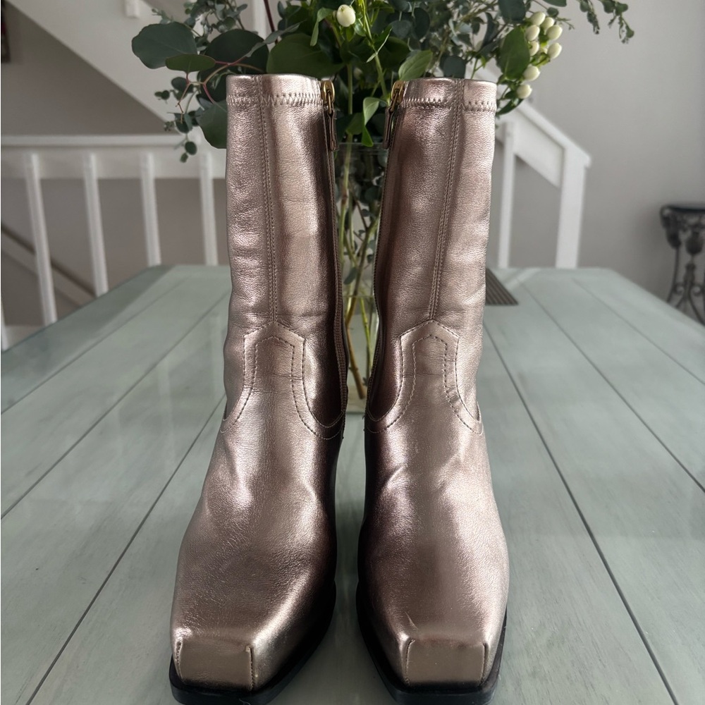 Brand new Stella McCartney boots
Never worn